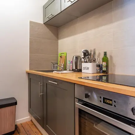 Au 21 Rue Victor Hugo *